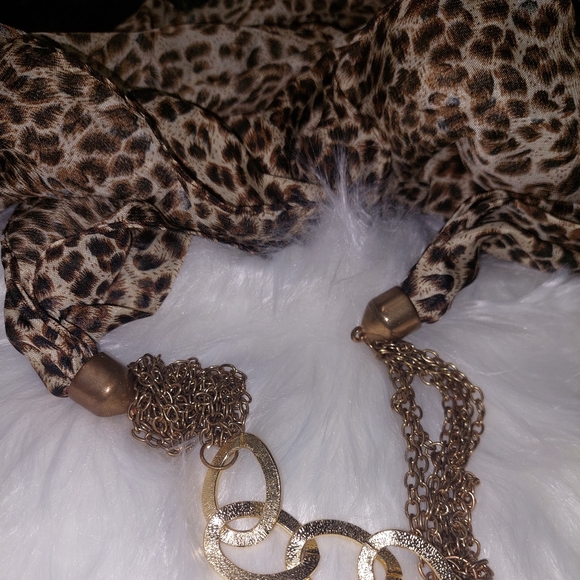 Leopard Chain Scarf - Picture 2 of 6
